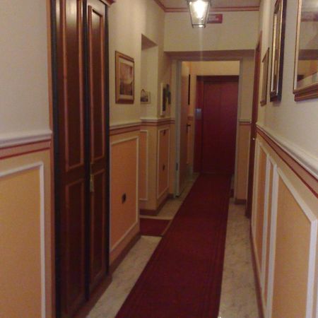 Hotel Amadeus Caserta Buitenkant foto